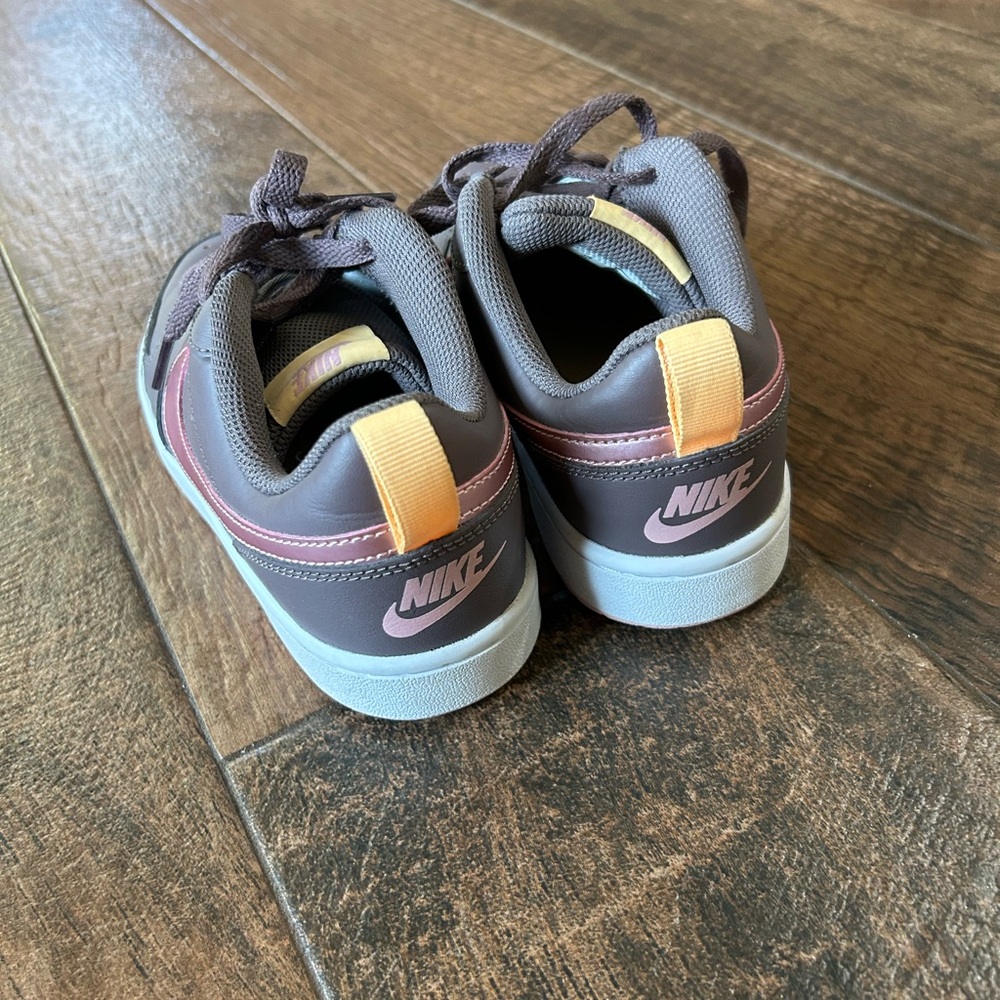 Girls Nike Dunks - Picture 4 of 5